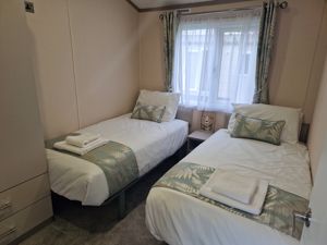 REGAL ARTISAN- click for photo gallery